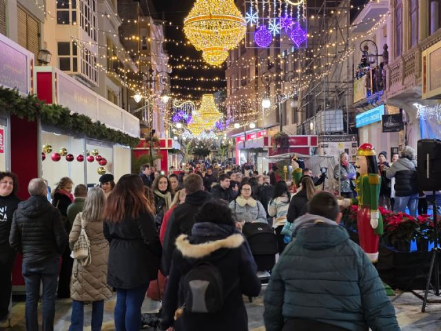 Fulgencio Gil: Este Mercadillo Navideño representa una inyección de ilusión, vida y actividad económica para Lorca y para decenas de pequeños comercios - 4, Foto 4