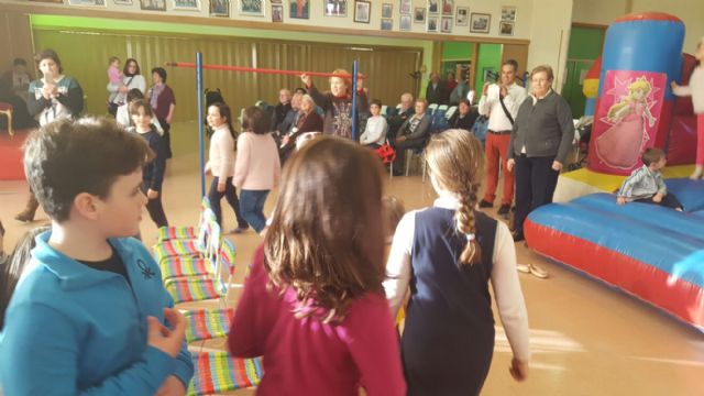 Los hogares del pensionista disfrutan de la Navidad con los más pequeños - 1, Foto 1