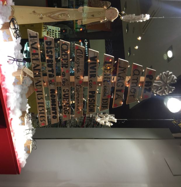 Miguel Torres gana el concurso de belenes y Óptica Mediterráneo el de mejor escaparate navideño - 5, Foto 5