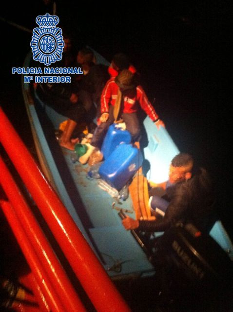 La Policía Nacional ha detenido a dos ciudadanos extranjeros por tráfico de personas a España - 3, Foto 3