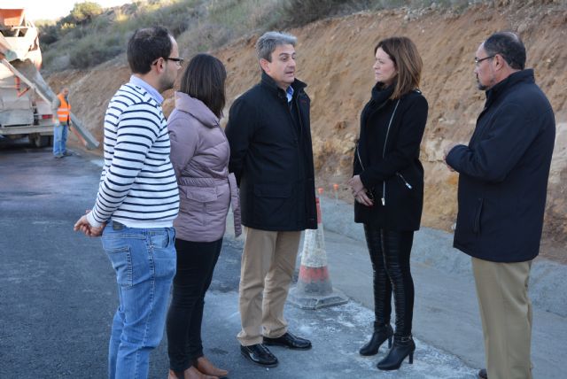 La alcaldesa y el director general visitan las obras de la carretera que une Águilas con la provincia de Almería - 1, Foto 1