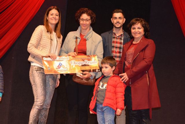 Acia y la concejalía de Comercio despiden la campaña Ilumina tu Navidad con un multitudinario sorteo de cuatro cestas valoradas en 2.000 euros cada una - 5, Foto 5