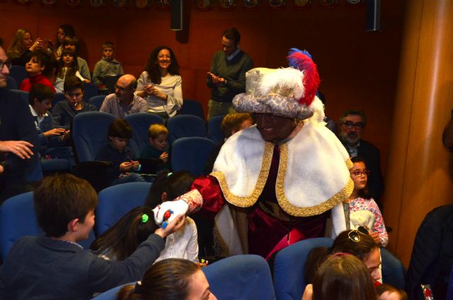 Los Reyes más madrugadores han repartido los primeros regalos a más de 300 niños y niñas en el Colegio de Ingenieros Técnicos Industriales de Murcia - 3, Foto 3