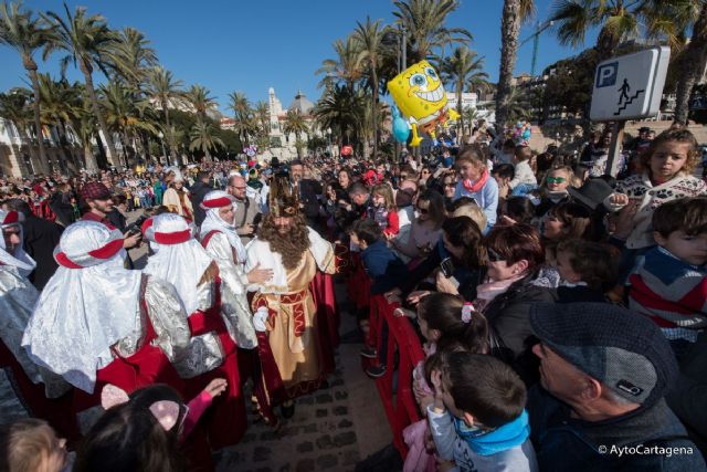 Cientos de niños reciben con emocion la llegada de los Reyes Magos - 1, Foto 1