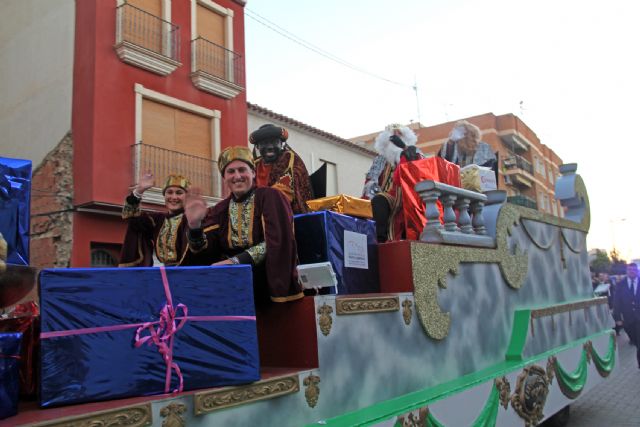 La Cabalgata de los Reyes Magos reparte ilusión en Puerto Lumbreras - 1, Foto 1