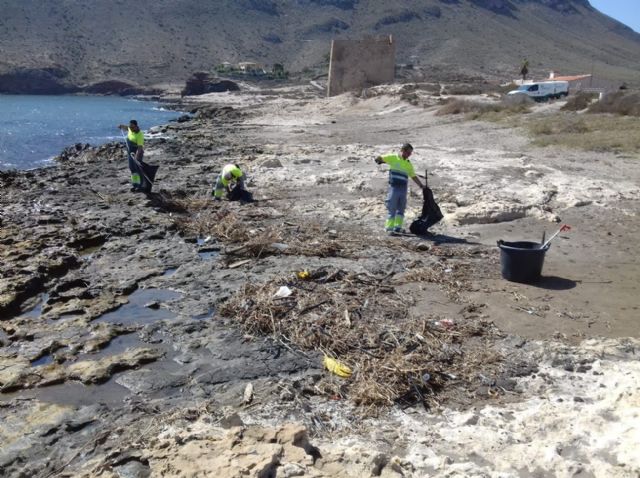 Las brigadas de limpieza retiran casi 122.000 kilos de plásticos y residuos de los espacios naturales protegidos de la Región durante 2018 - 1, Foto 1