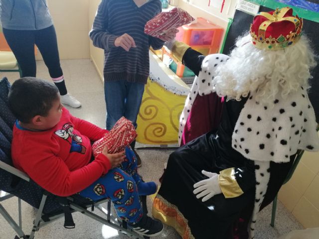 Los Reyes Magos visitaron la Escuela de Navidad de D´Genes en su jornada de clausura - 1, Foto 1