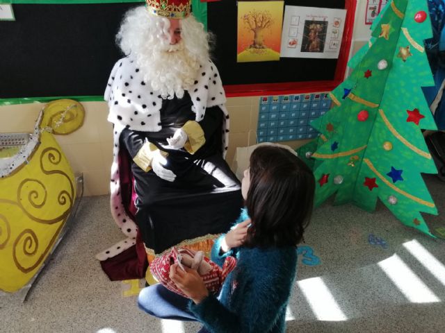 Los Reyes Magos visitaron la Escuela de Navidad de D´Genes en su jornada de clausura, Foto 3