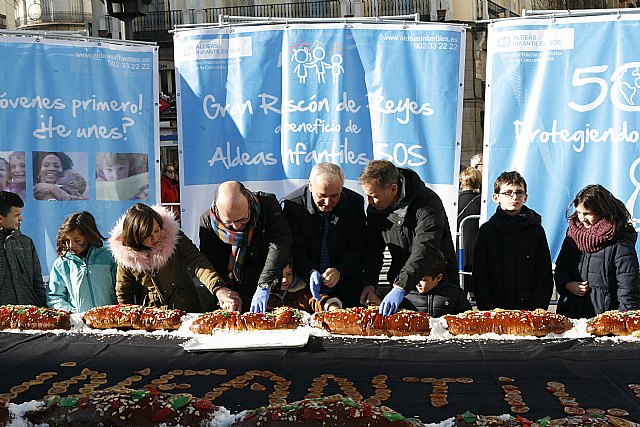 El gran Roscón de Reyes de Aldeas Infantiles SOS llega a la Puerta del Sol - 1, Foto 1