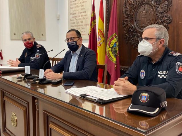 El Ayuntamiento de Lorca llevará a cabo, a través de Policía Local, una campaña informativa sobre el uso de patinetes eléctricos tras la entrada en vigor de nuevas reglas de circulación - 1, Foto 1
