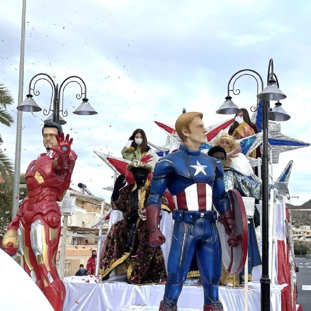 Los Magos de Oriente reparten ilusión por las calles de Águilas en la víspera del Día de Reyes - 1, Foto 1