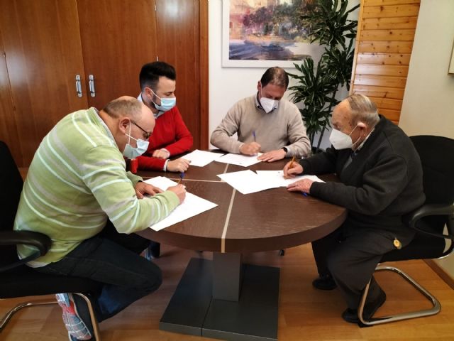 El ayuntamiento de Mazarrn firma un convenio de colaboracin con el club de jubilados y pensionistas de Mazarrn por importe de 6.000 euros anuales, Foto 2