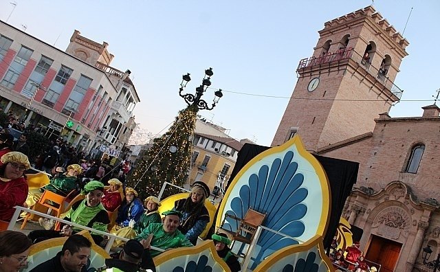 Más de 500 personas y cinco grupos de baile y animación participan en la Cabalgata de Reyes tras dos años sin celebrarse