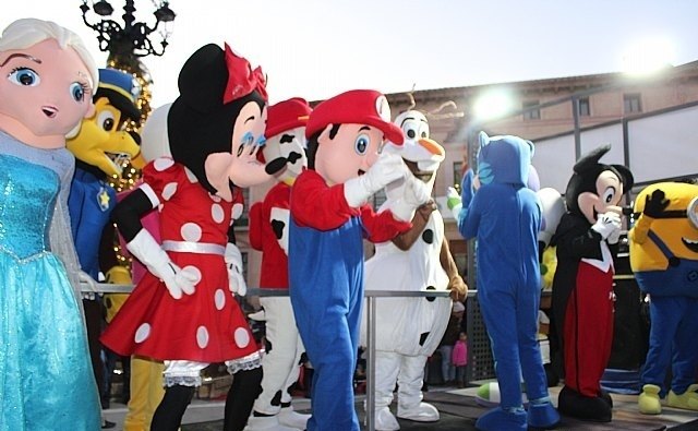 Más de 500 personas y cinco grupos de baile y animación participan en la Cabalgata de Reyes tras dos años sin celebrarse, Foto 3