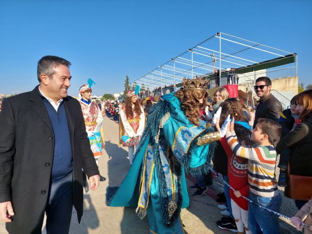 Los Reyes Magos llegan a la Base Aérea de Alcantarilla y reciben las cartas de los niños en la plaza Adolfo Suárez - 3, Foto 3