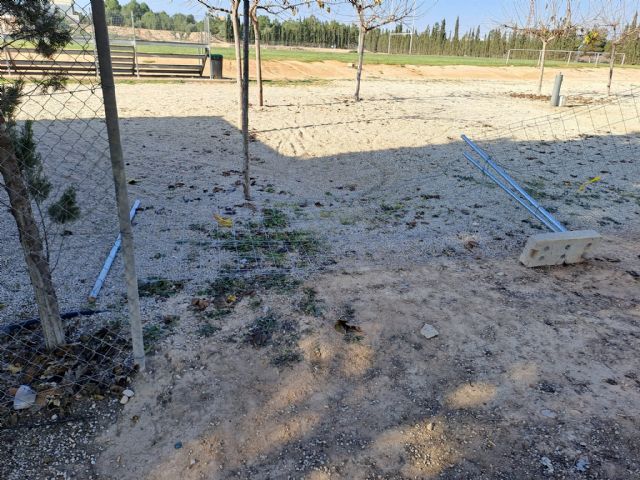 PP: Con el desgobierno del PSOE abundan los destrozos y suciedad en las instalaciones deportivas - 1, Foto 1