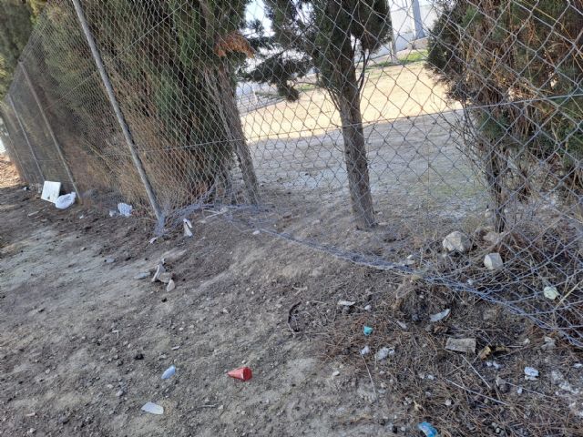 PP: Con el desgobierno del PSOE abundan los destrozos y suciedad en las instalaciones deportivas - 2, Foto 2