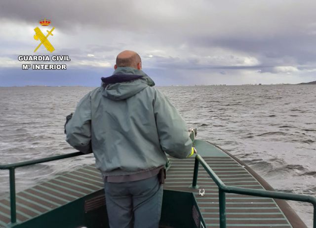 Rescatan y auxilian a dos jóvenes que habían naufragado en el Mar Menor - 2, Foto 2
