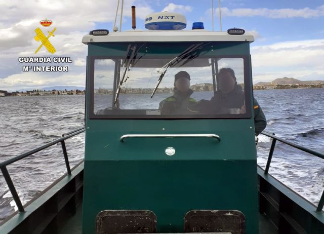 Rescatan y auxilian a dos jóvenes que habían naufragado en el Mar Menor - 3, Foto 3