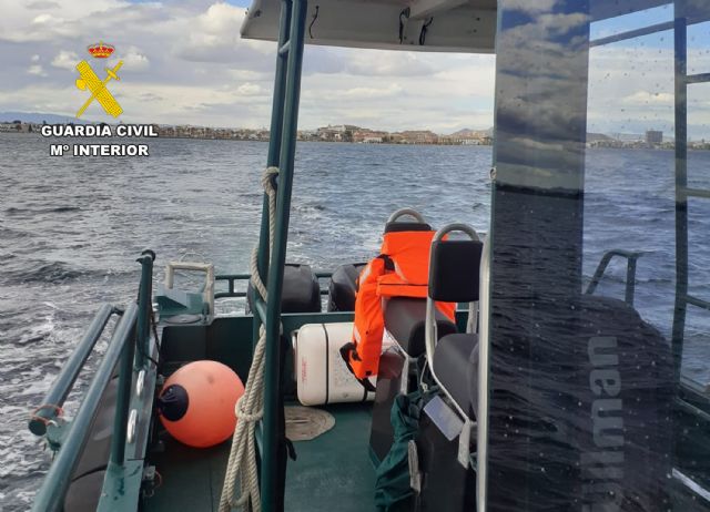Rescatan y auxilian a dos jóvenes que habían naufragado en el Mar Menor - 4, Foto 4