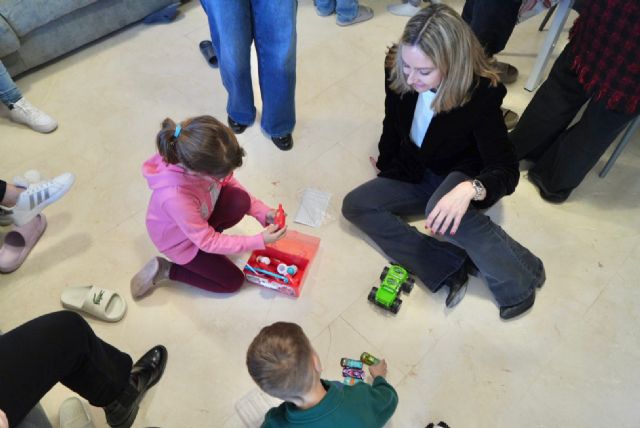 Política Social entrega los 'juguetes solidarios' de la Orquesta Sinfónica de la Región a los ni&ntilde;os y ni&ntilde;as de los hogares de protección - 3, Foto 3