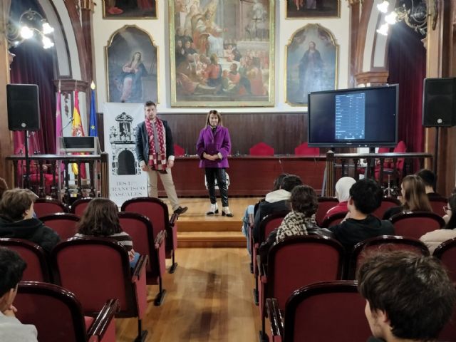 Los alumnos de la I Liga de Debate Ciudad de Murcia se forman en oratoria, pensamiento crítico y trabajo en equipo - 2, Foto 2