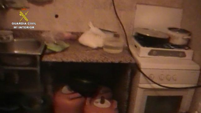 La Guardia Civil desmantela una vivienda dedicada a la explotación sexual de ciudadanas extranjeras - 3, Foto 3