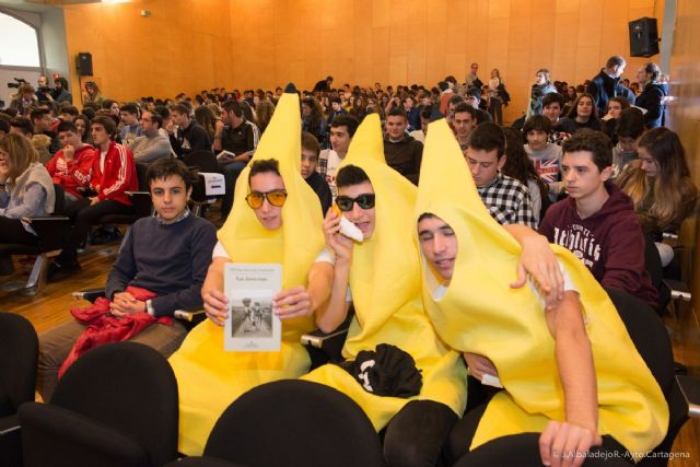 El Mandarache acerca a los jóvenes el realismo mágico de una aldea gallega - 1, Foto 1