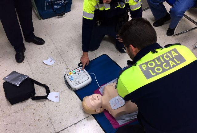 El cuerpo de Protección Civil forma en el uso de desfibriladores semiautomáticos a la Policía Local - 2, Foto 2
