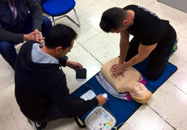 El cuerpo de Protección Civil forma en el uso de desfibriladores semiautomáticos a la Policía Local - 3, Foto 3