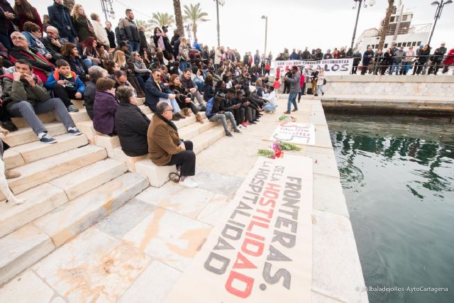 Cartagena homenajeo a los 3.115 emigrantes fallecidos en el Mar Mediterraneo - 1, Foto 1