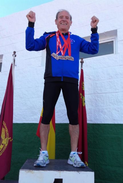 El atleta Ángel Salinas vuelve a hacerse con la triple corona en el Regional de veteranos - 3, Foto 3