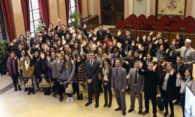 José Ballesta da la bienvenida a la ciudad a estudiantes universitarios internacionales de 20 países - 1, Foto 1