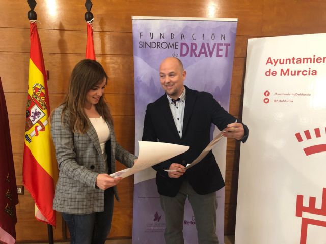Más de 50 profesionales de toda España cortarán el pelo el domingo en Murcia a favor de la Fundación Síndrome de Dravet - 2, Foto 2