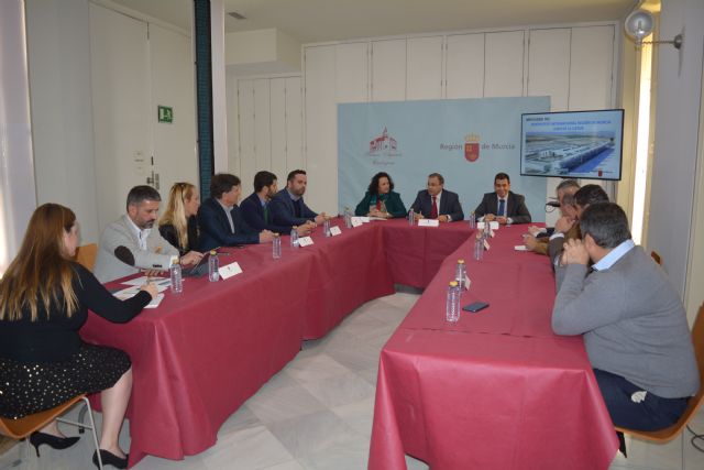 La Comunidad diseña la campaña de movilidad del aeropuerto para la temporada de verano que atiende las demandas turísticas de la Región - 1, Foto 1