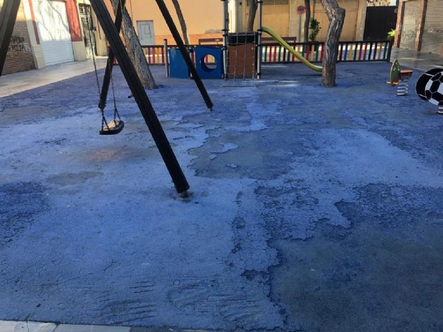 El PSOE invita al alcalde a que pasee también por los parques de pedanías para que se dé cuenta de que no están precisamente en perfecto estado - 2, Foto 2