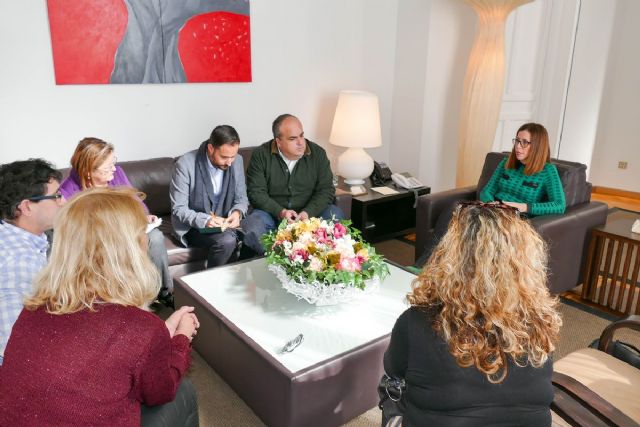 La alcaldesa y los concejales de Servicios Municipales y de Turismo se reúnen con la Asociación de Ocio, Cultura y Turismo de La Manga - 1, Foto 1