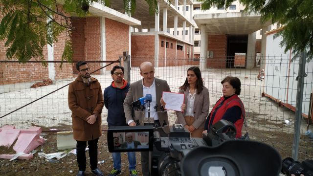 El PSOE denuncia el despilfarro en el Centro Juvenil de Juan de Borbón, proyectado hace diez años y abandonado a su suerte - 2, Foto 2