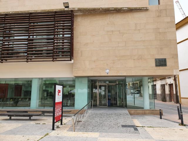 La Red municipal de Bibliotecas de Lorca mantiene su actividad con el servicio de préstamo y devolución de libros tanto individual como colectivo - 1, Foto 1
