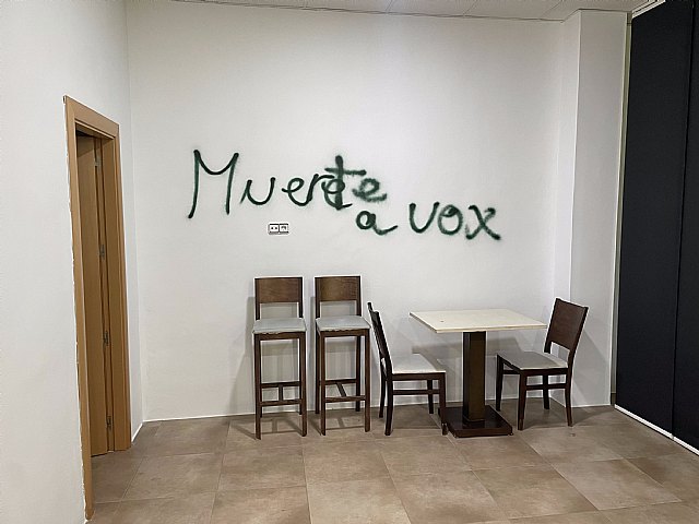 Muerte a vox. Los radicales extremistas y totalitarios atacan el punto de encuentro de VOX Jumilla - 1, Foto 1