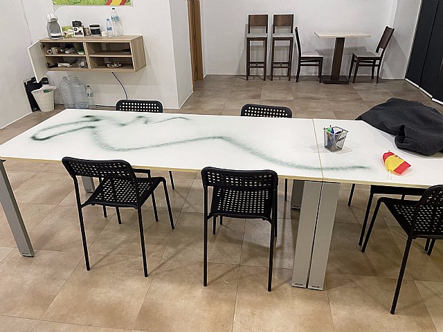 Muerte a vox. Los radicales extremistas y totalitarios atacan el punto de encuentro de VOX Jumilla - 2, Foto 2