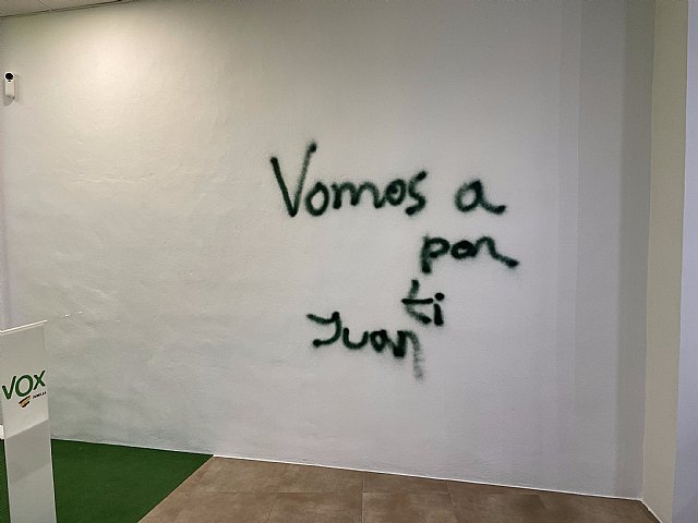 Muerte a vox. Los radicales extremistas y totalitarios atacan el punto de encuentro de VOX Jumilla - 3, Foto 3