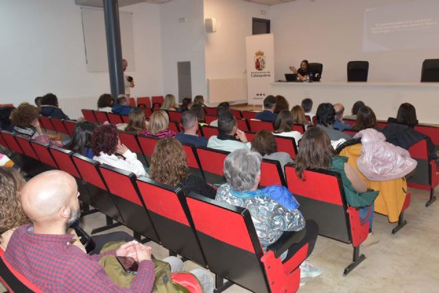 Educar en igualdad y corresponsabilidad: el papel del padre en la crianza, la primera charla de la escuela de familias por Alberto Soler - 1, Foto 1