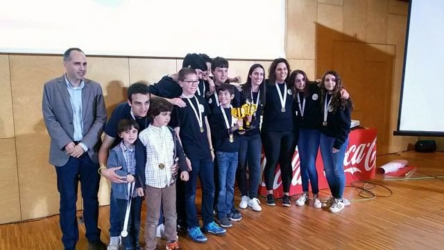 Más de un centenar de jóvenes participan en un torneo para crear un robot con piezas de Lego que solucione problemas del mundo animal - 1, Foto 1