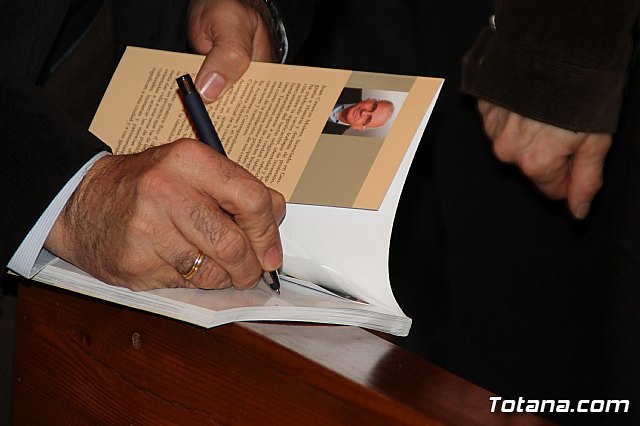 El cronista oficial de la ciudad, Juan Cánovas Mulero, presenta su último libro “Bajo el cielo de Totana. Un recorrido por sus espacios urbanos (I)”, Foto 3