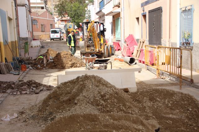 Comienzan las obras de plataforma nica en la calle Parricas y renovacin de redes de agua y saneamiento en la avenida España, Foto 2