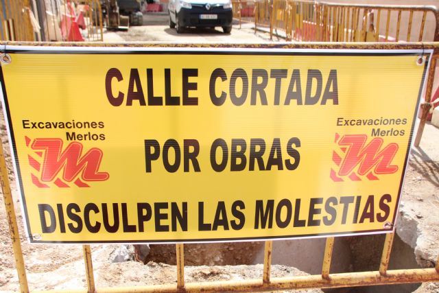 Comienzan las obras de plataforma nica en la calle Parricas y renovacin de redes de agua y saneamiento en la avenida España, Foto 3