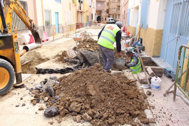 Comienzan las obras de plataforma nica en la calle Parricas y renovacin de redes de agua y saneamiento en la avenida España, Foto 7