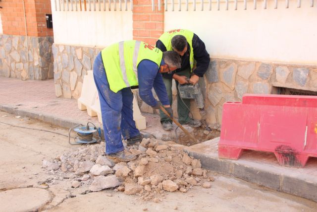 Comienzan las obras de plataforma nica en la calle Parricas y renovacin de redes de agua y saneamiento en la avenida España, Foto 8