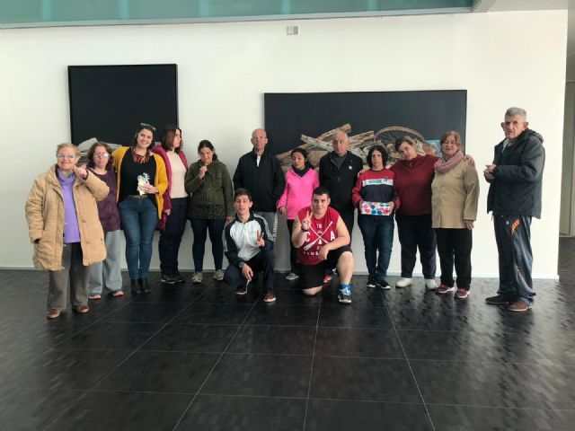 Los usuarios del Centro de Día de Aidemar en Santa Rosalía elaboran detalles con motivo del Día de la Mujer - 1, Foto 1